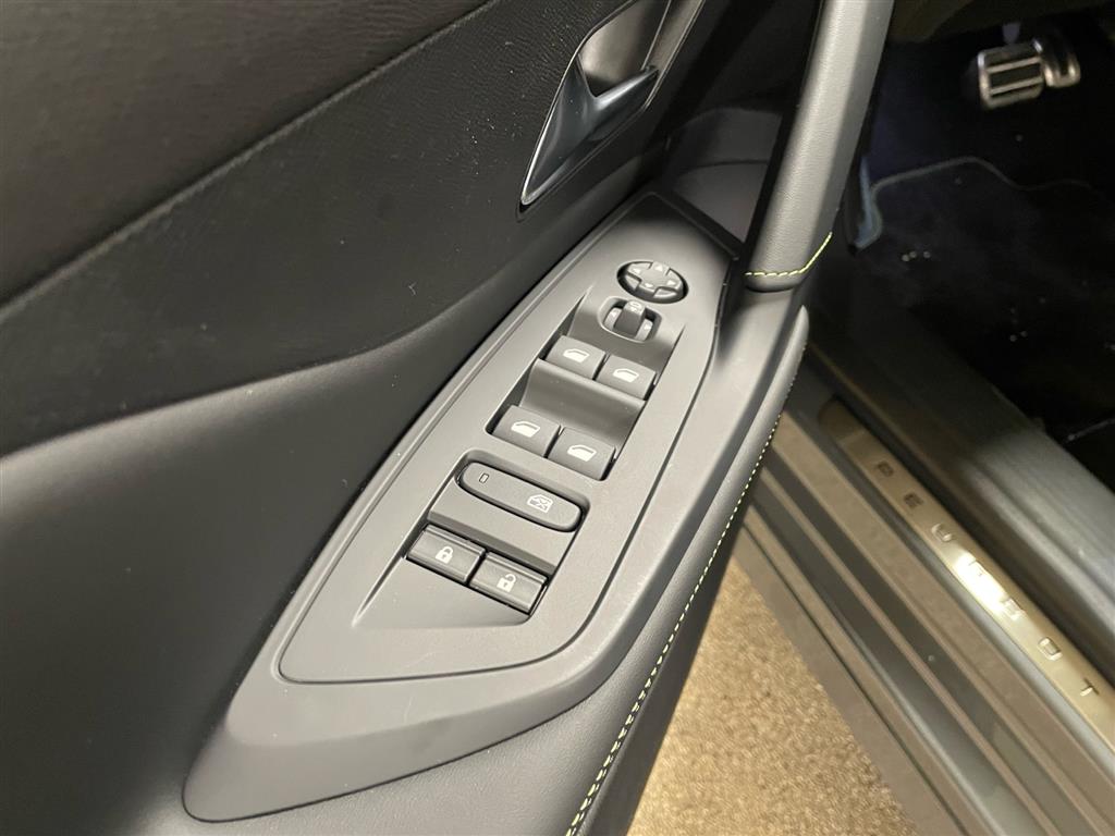 Peugeot e-308 EL First Edition 156HK 5d Aut. - Image 8