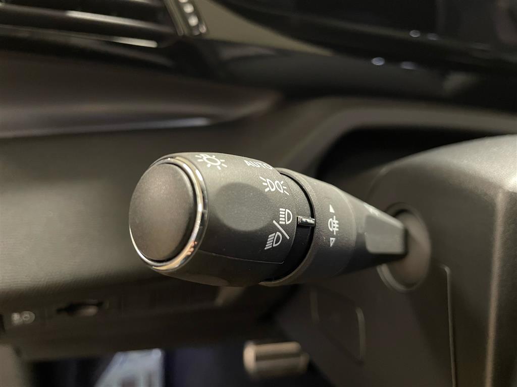 Peugeot e-308 EL First Edition 156HK 5d Aut. - Image 10