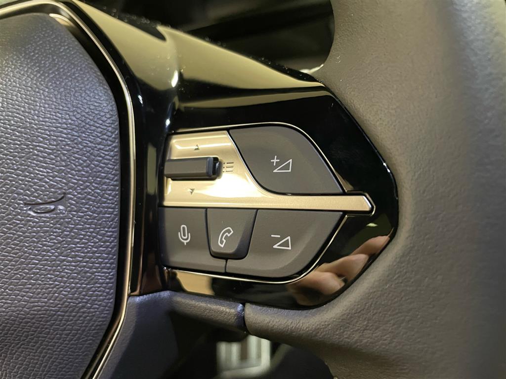 Peugeot e-308 EL First Edition 156HK 5d Aut. - Image 13