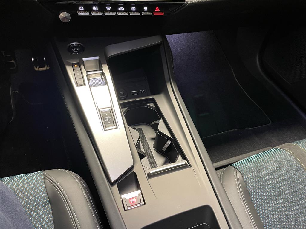 Peugeot e-308 EL First Edition 156HK 5d Aut. - Image 15