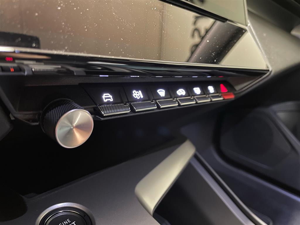 Peugeot e-308 EL First Edition 156HK 5d Aut. - Image 16