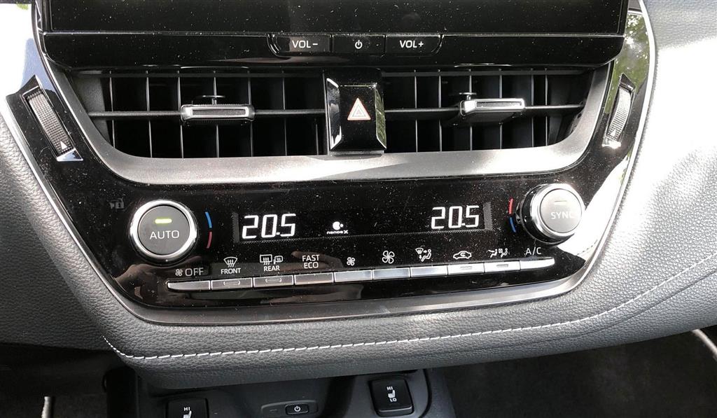 Toyota Corolla Touring Sports 1,8 Hybrid Style E-CVT 140HK Stc Trinl. Gear - Image 13