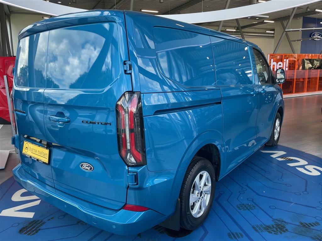 Ford E-Transit Custom 320 L1H1 EL Limited 218HK Van Aut. - Image 4