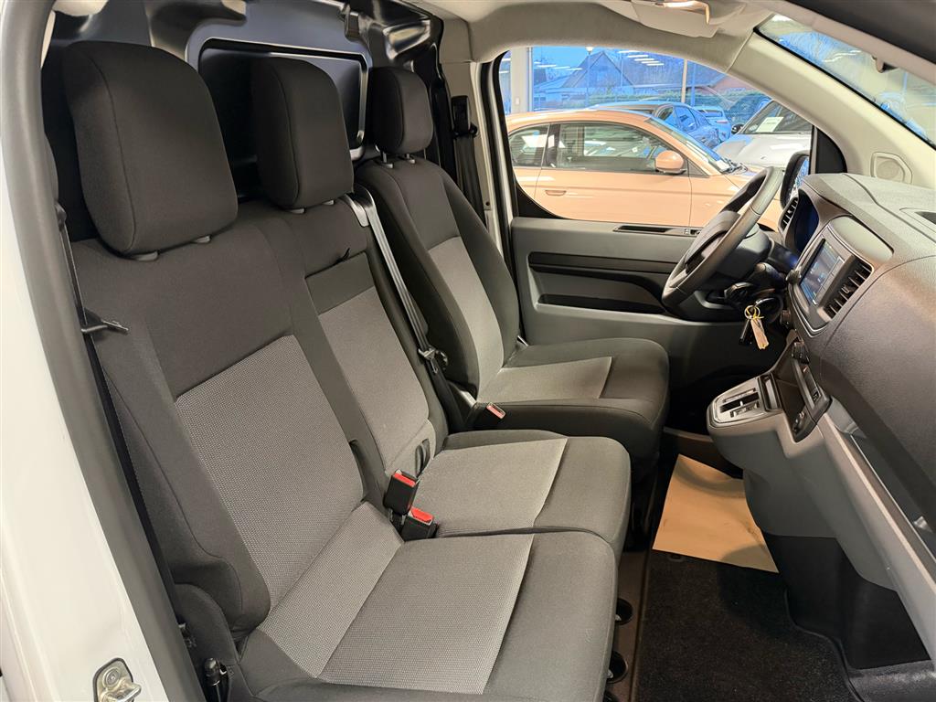 Peugeot e-Expert L2 EL Plus 136HK Van Aut. - Image 9