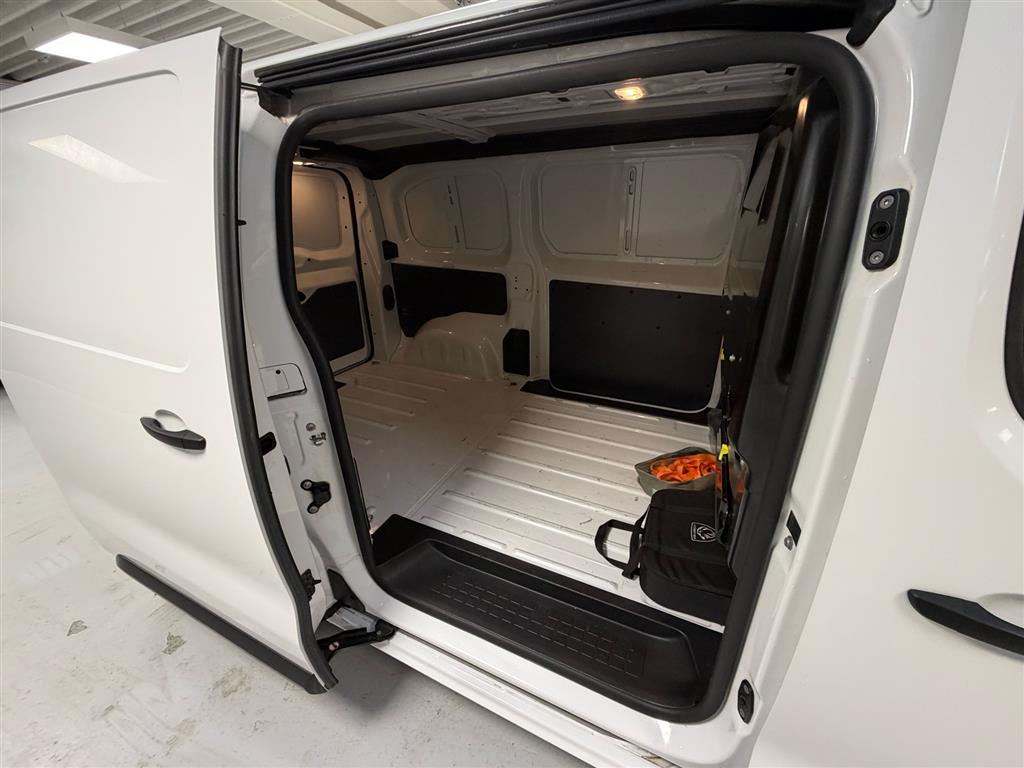 Peugeot e-Expert L2 EL Plus 136HK Van Aut. - Image 13