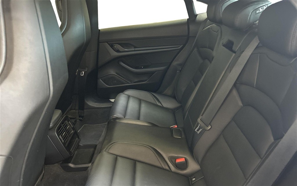 Porsche Taycan 4S EL 4x4 435HK 4d Aut. - Image 10