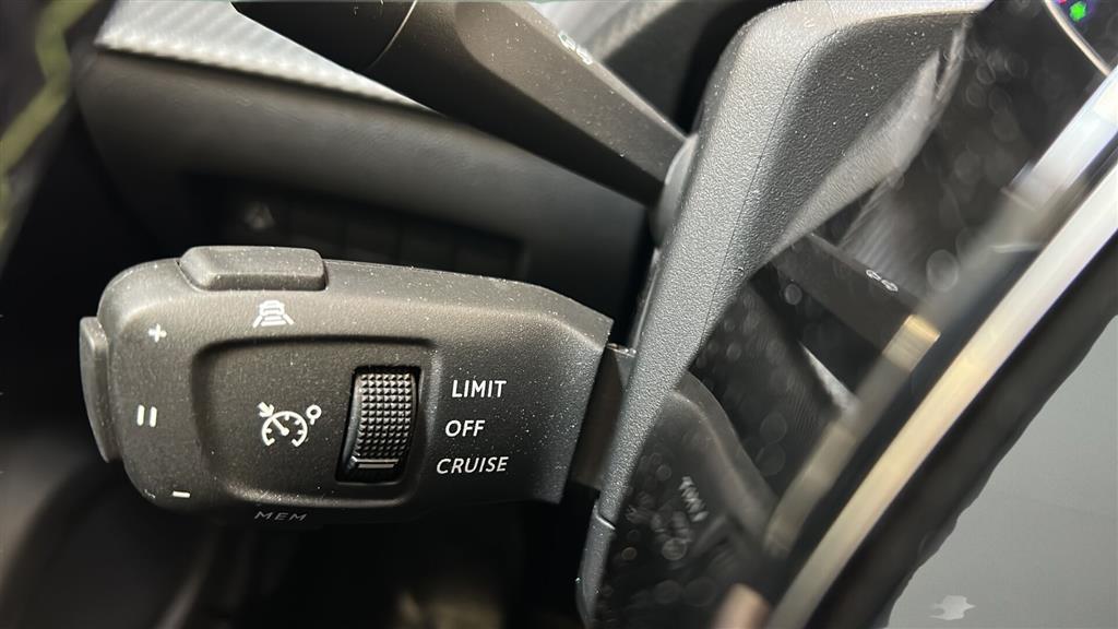 Peugeot e-2008 EL GT 156HK 5d Aut. - Image 18