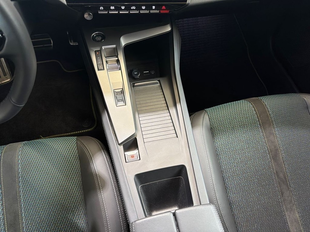 Peugeot e-308 EL First Edition 156HK 5d Aut. - Image 11