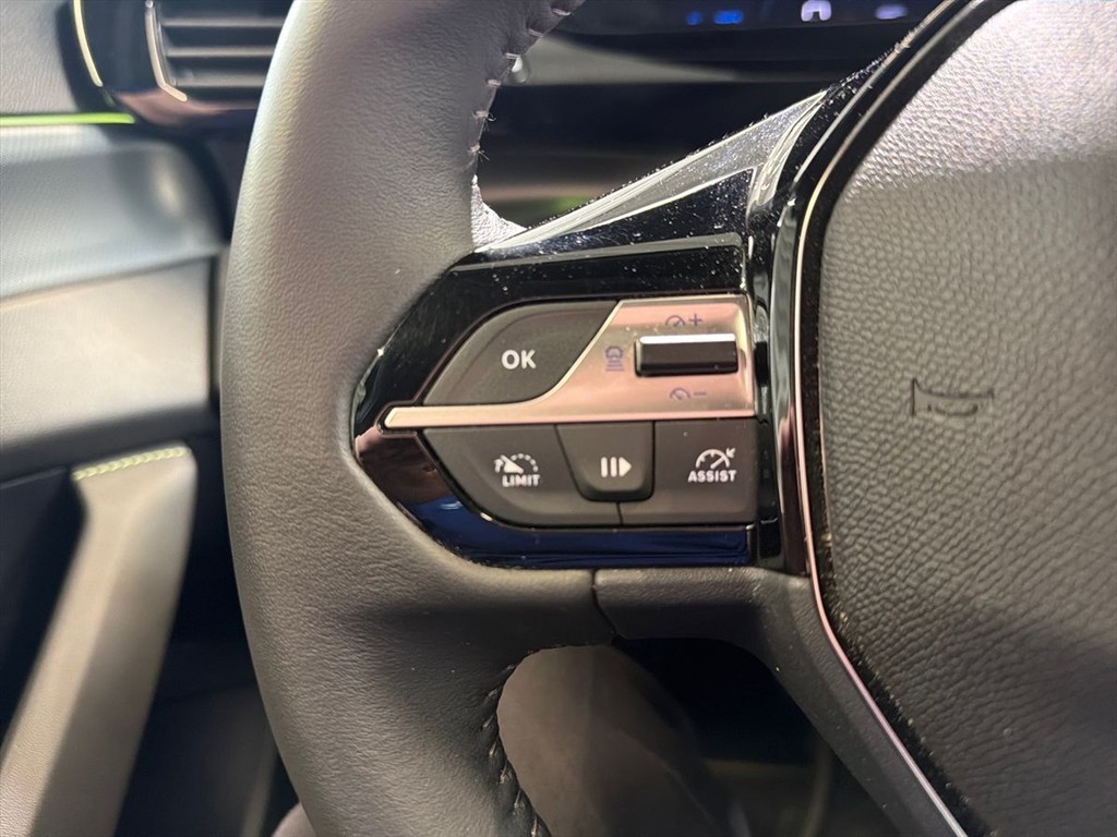 Peugeot e-308 EL First Edition 156HK 5d Aut. - Image 13