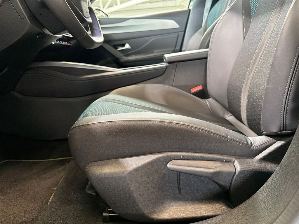 Peugeot e-308 EL First Edition 156HK 5d Aut. - Image 19