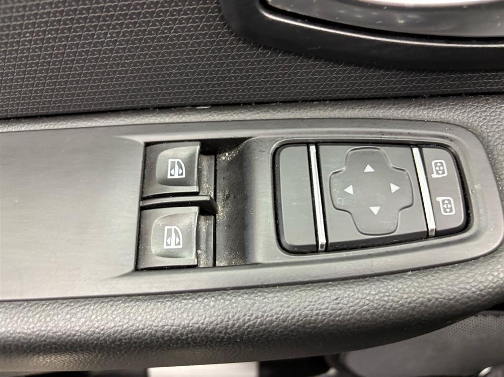 Renault Clio Sport Tourer 0,9 Energy TCe Zen 90HK Stc - Image 10