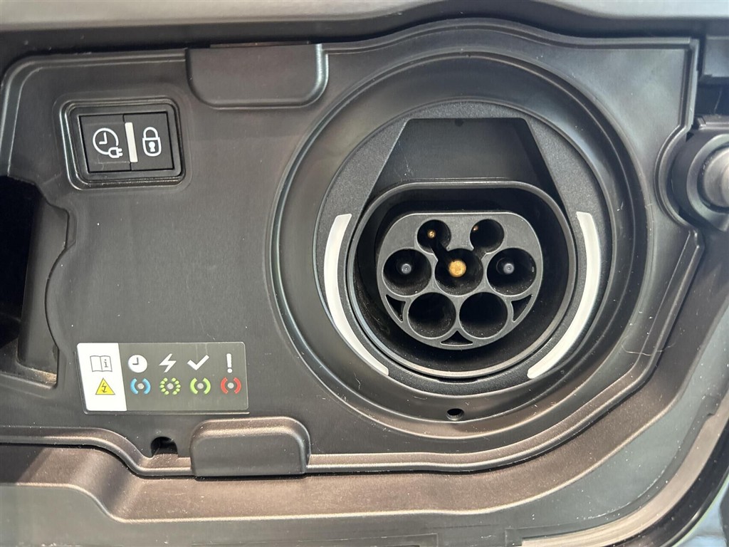 Peugeot 3008 1,6 PureTech Plugin-hybrid First Selection EAT8 225HK 5d 8g Aut. - Image 9