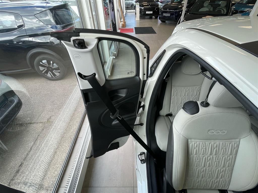 Fiat 500e 3+1 EL La Prima By Bocelli 118HK 4d Aut. - Image 18