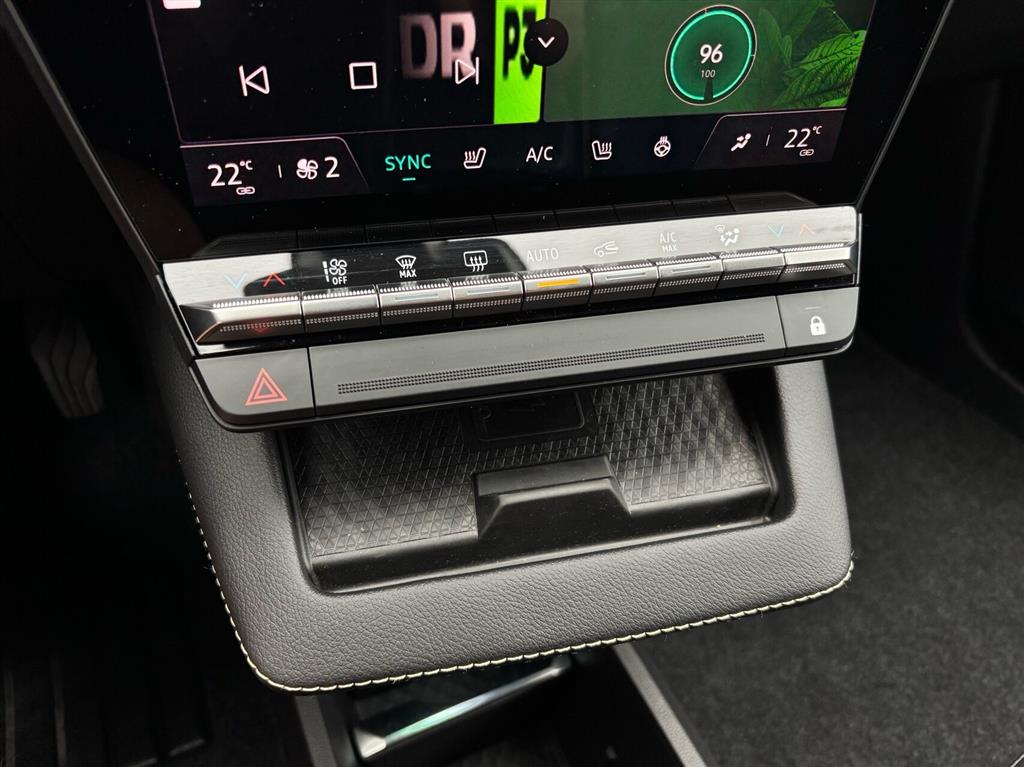 Renault Mégane E-TECH Iconic 220HK 5d Aut. - Image 17