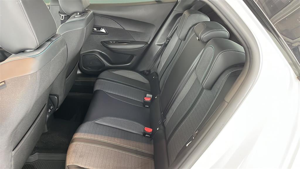 Peugeot 2008 1,2 PureTech Selection Sport 130HK 5d - Image 7