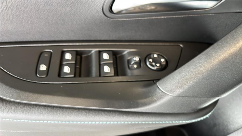 Peugeot 2008 1,2 PureTech Selection Sport 130HK 5d - Image 16