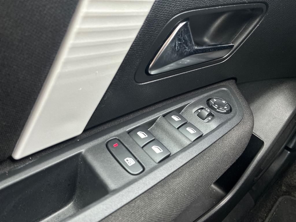 Citroën C4 1,2 PureTech Iconic EAT8 130HK 5d 8g Aut. - Image 16