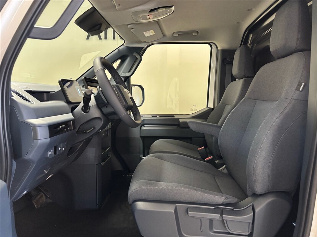 Kia PV5 Cargo L2H1 EL Long Range Work Pro 163HK Van Aut. - Image 6