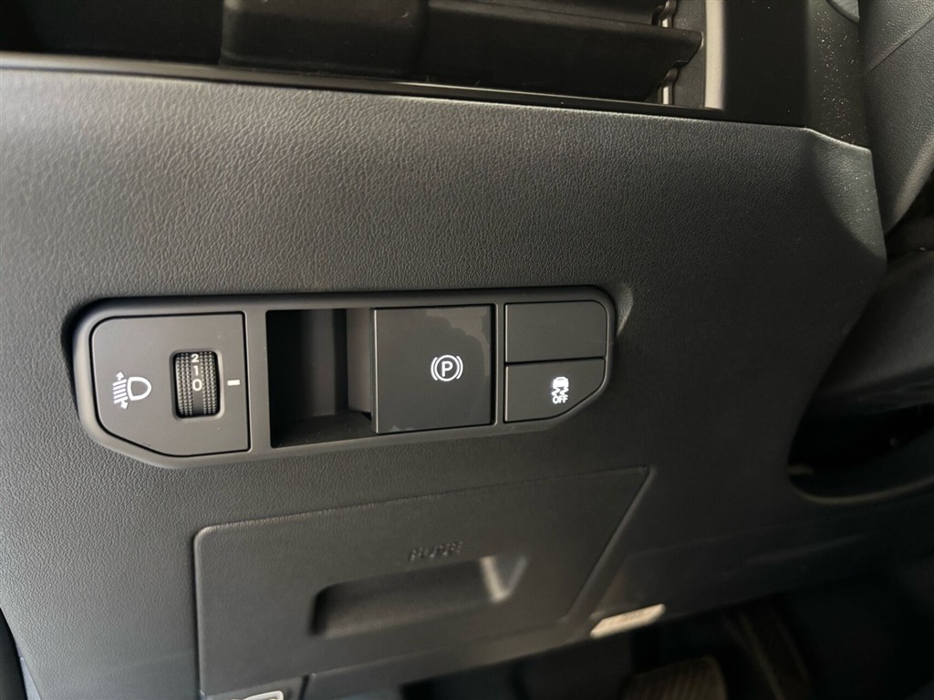 Kia PV5 Cargo L2H1 EL Long Range Work Pro 163HK Van Aut. - Image 9