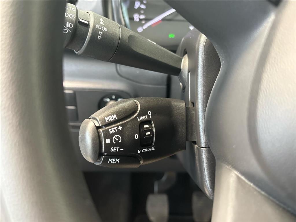 Citroën C3 1,2 PureTech Shine 83HK 5d - Image 13