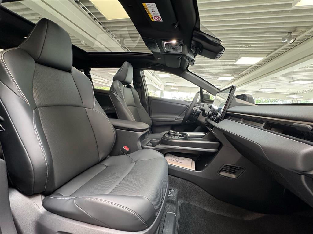 Toyota bZ4X EL Executive Panorama Bitone AWD 343HK 5d Aut. - Image 10
