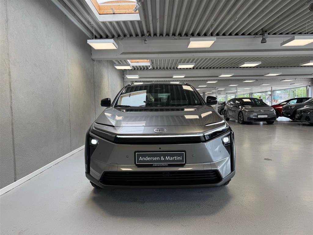 Toyota bZ4X EL Executive Panorama Bitone AWD 343HK 5d Aut. - Image 2