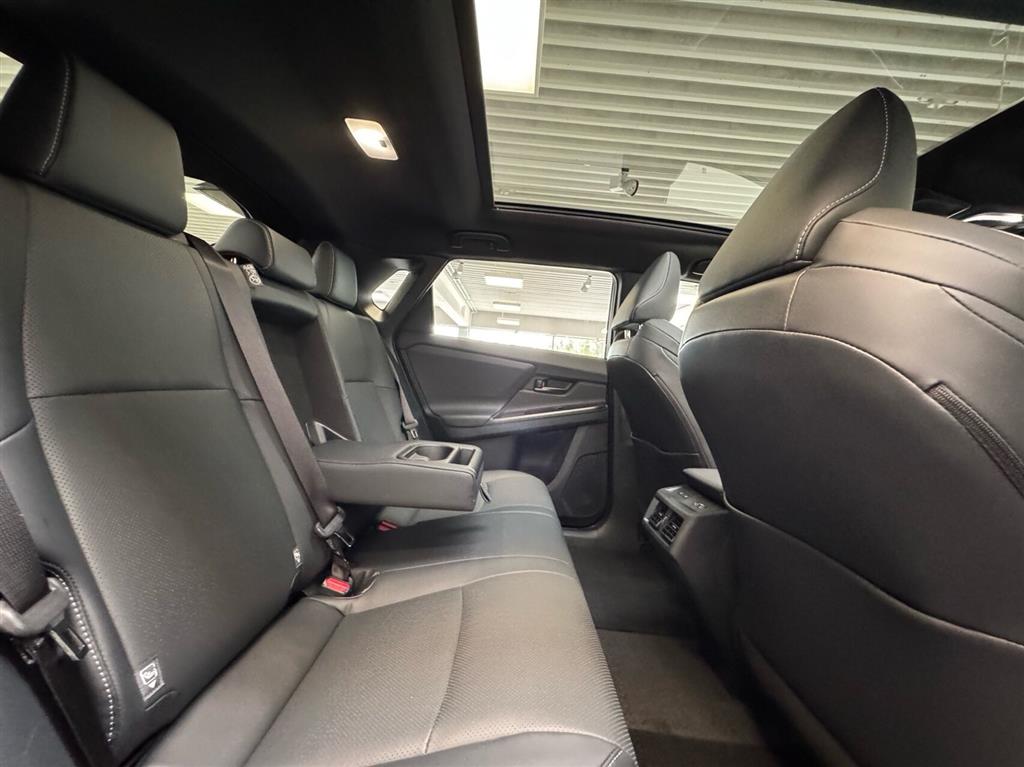 Toyota bZ4X EL Executive Panorama Bitone AWD 343HK 5d Aut. - Image 12