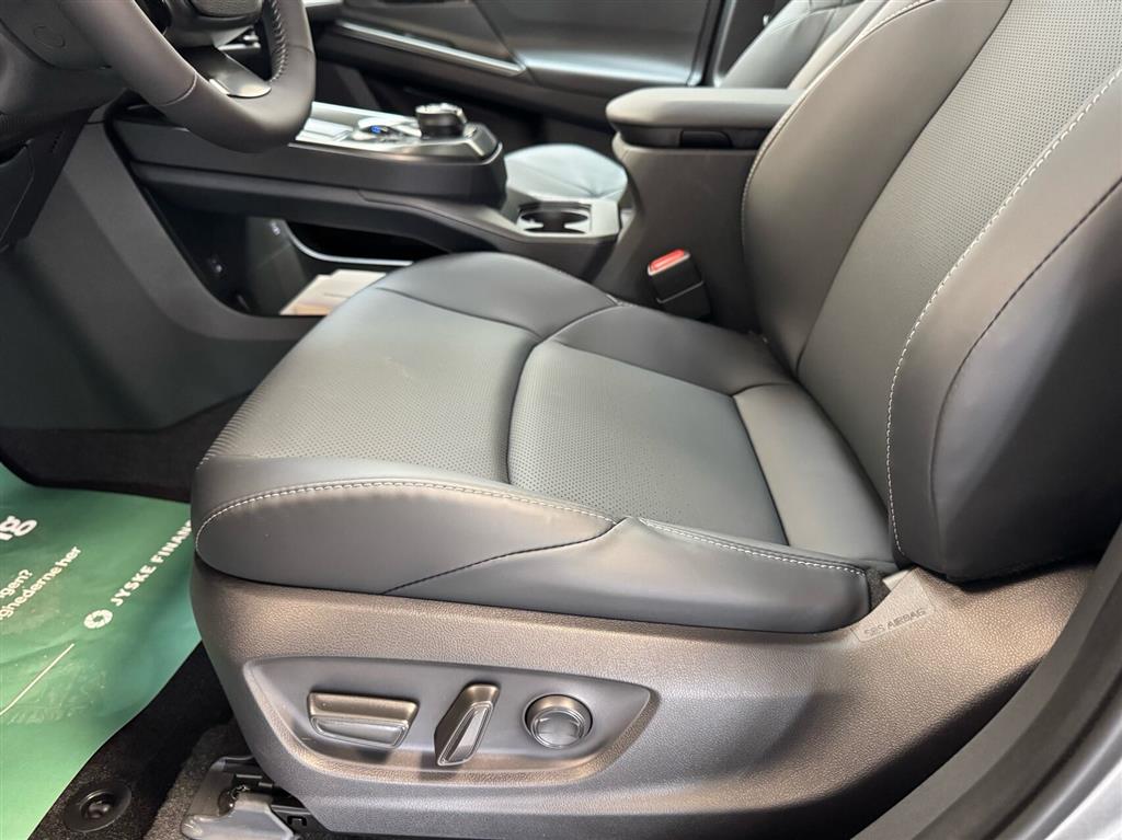 Toyota bZ4X EL Executive Panorama Bitone AWD 343HK 5d Aut. - Image 14