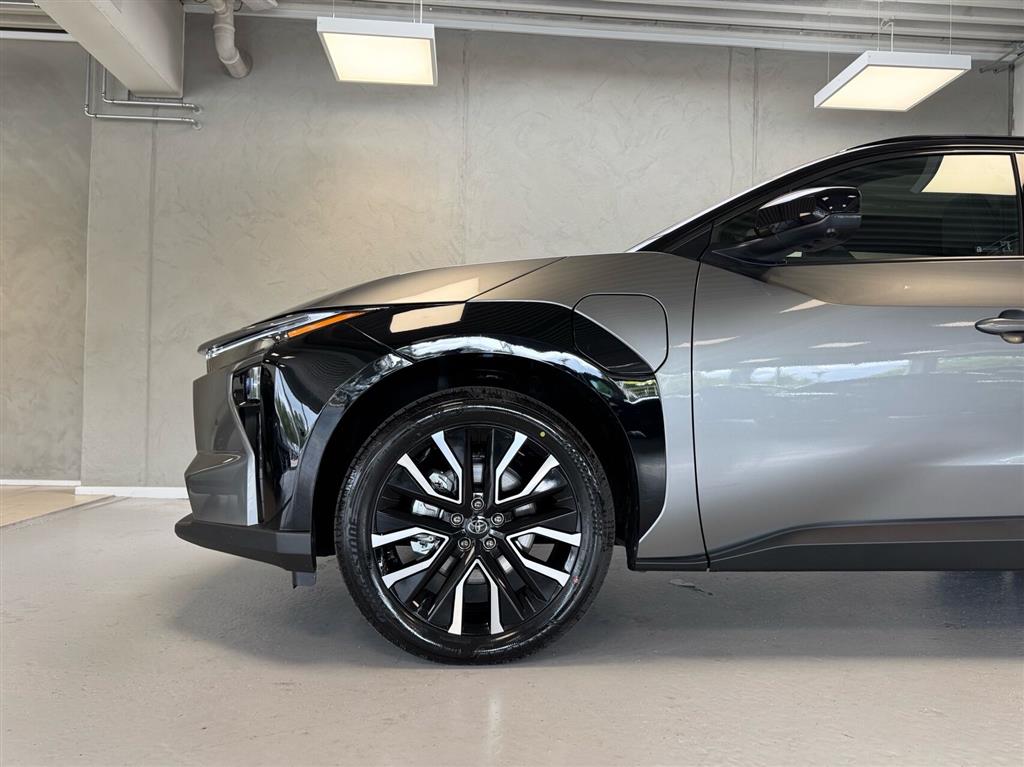 Toyota bZ4X EL Executive Panorama Bitone AWD 343HK 5d Aut. - Image 4