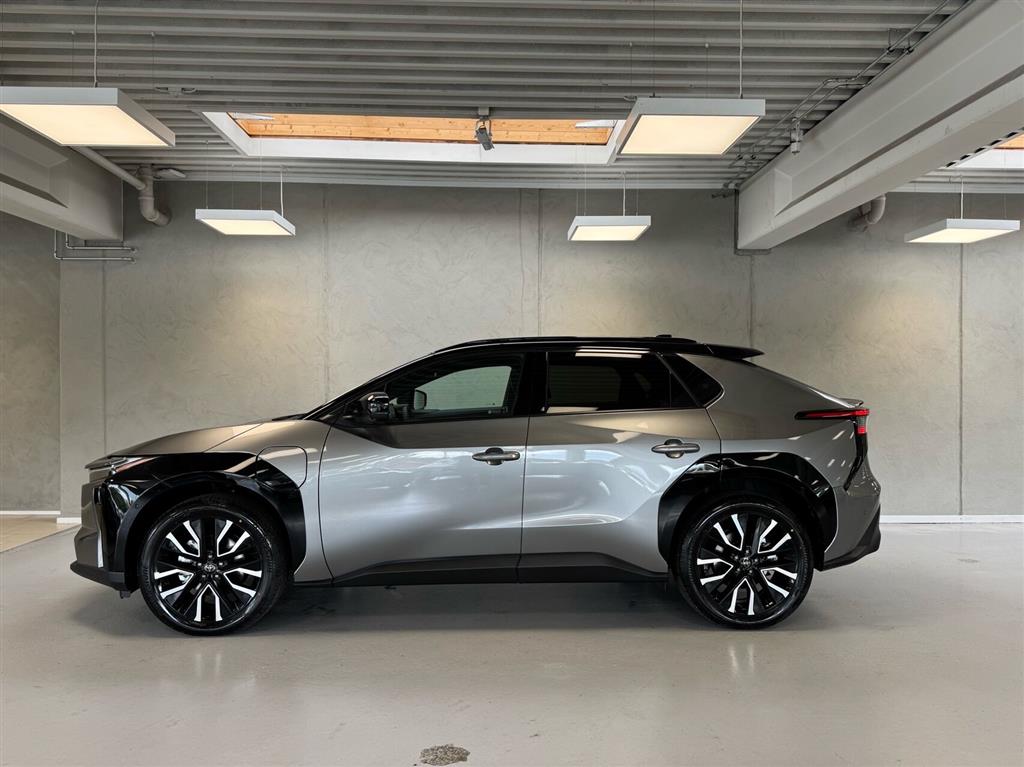 Toyota bZ4X EL Executive Panorama Bitone AWD 343HK 5d Aut. - Image 5