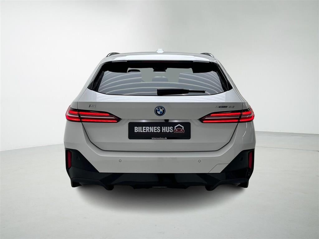 BMW i5 xDrive40 Touring EL Fully Charged 4x4 394HK Stc Aut. - Image 8