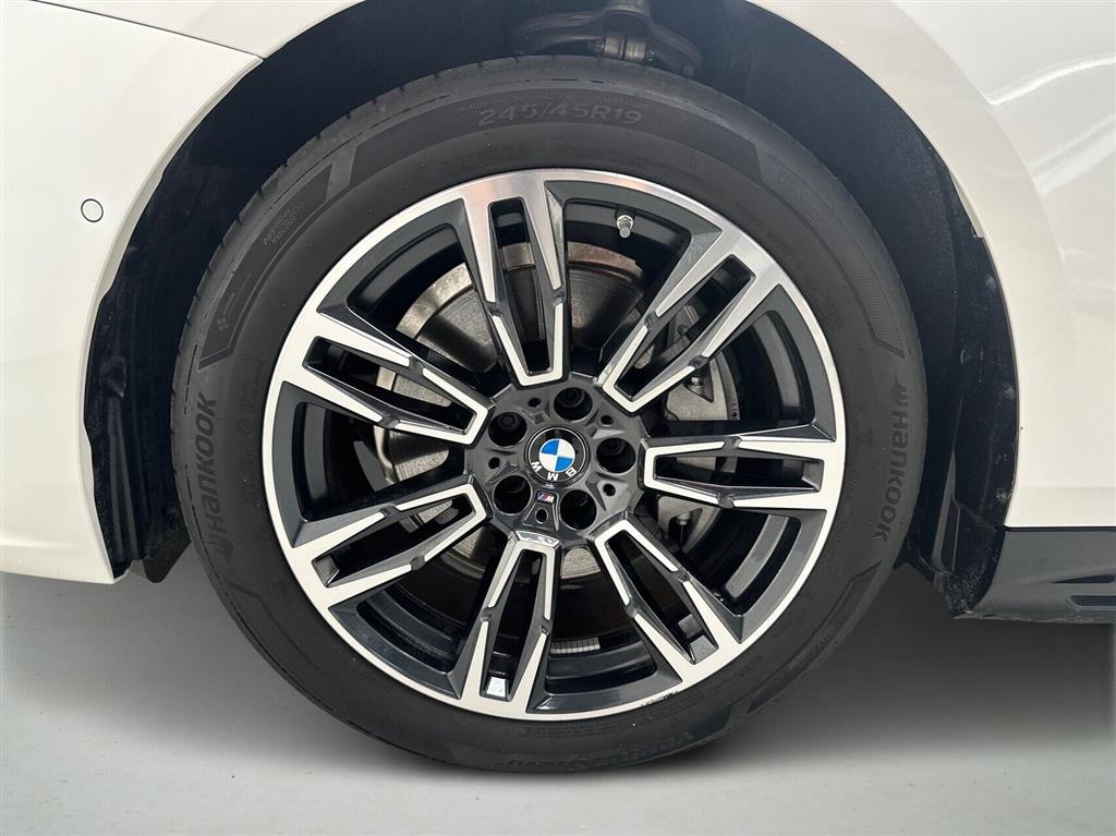 BMW i5 xDrive40 Touring EL Fully Charged 4x4 394HK Stc Aut. - Image 9