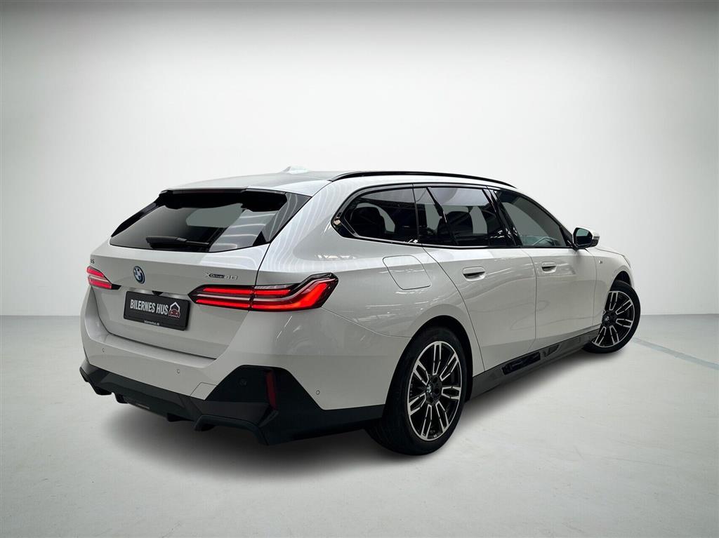 BMW i5 xDrive40 Touring EL Fully Charged 4x4 394HK Stc Aut. - Image 2