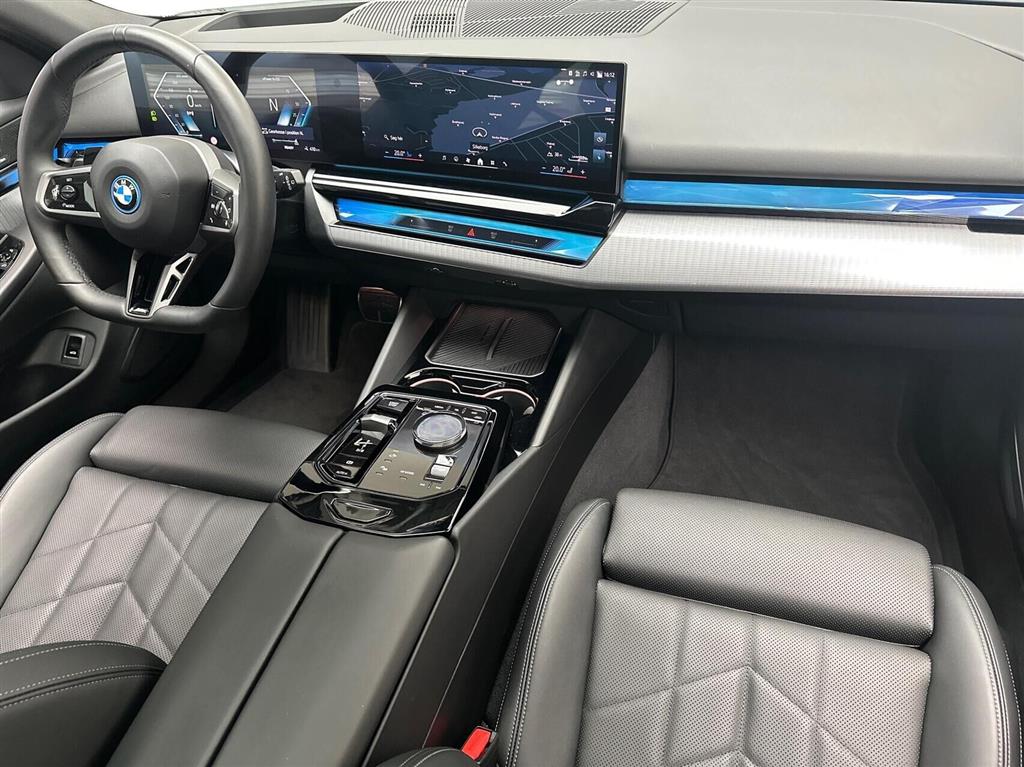 BMW i5 xDrive40 Touring EL Fully Charged 4x4 394HK Stc Aut. - Image 11