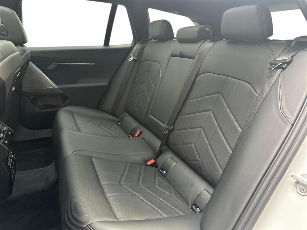 BMW i5 xDrive40 Touring EL Fully Charged 4x4 394HK Stc Aut. - Image 13