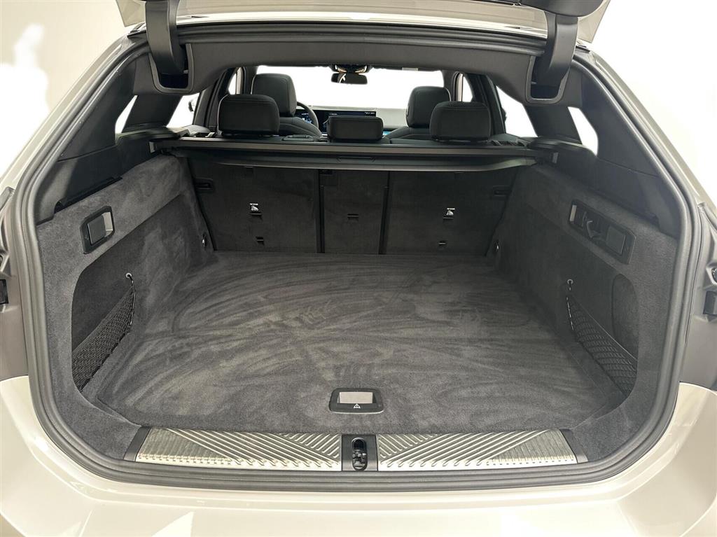 BMW i5 xDrive40 Touring EL Fully Charged 4x4 394HK Stc Aut. - Image 14