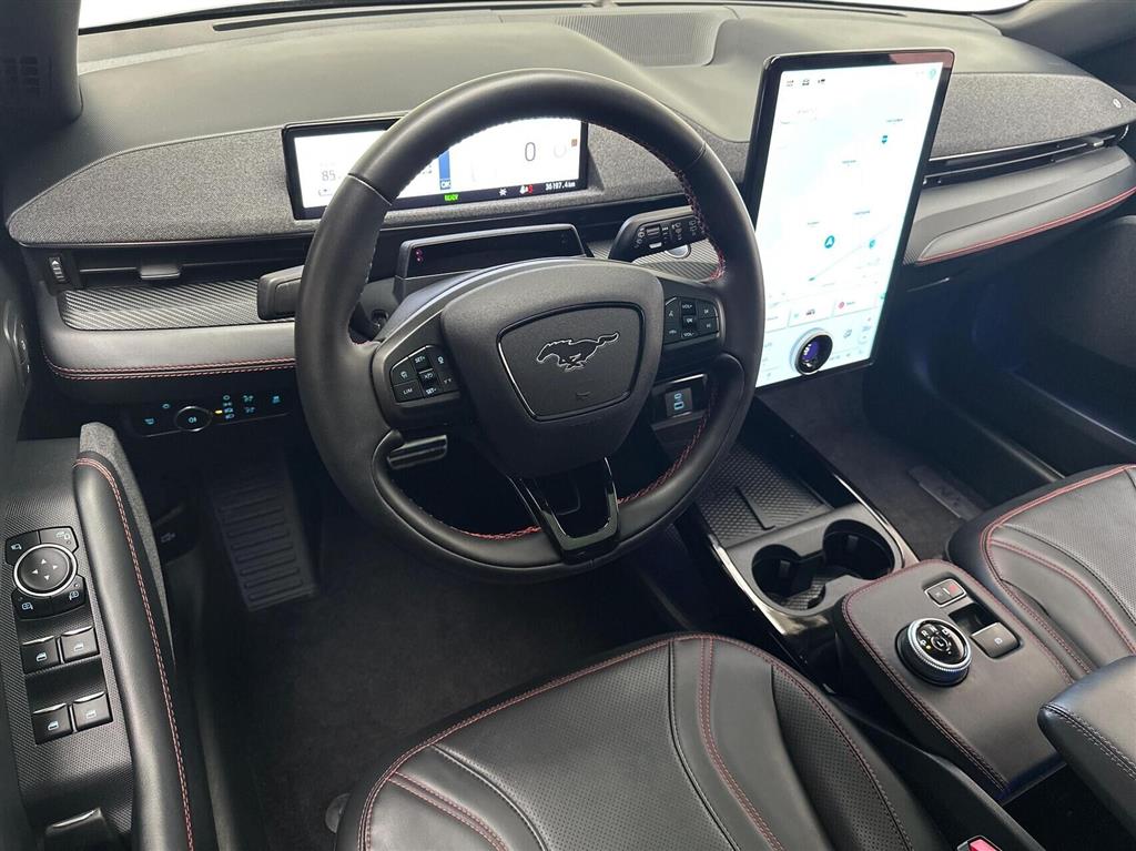 Ford Mustang Mach-E EL UR Premium AWD 351HK 5d Aut. - Image 4