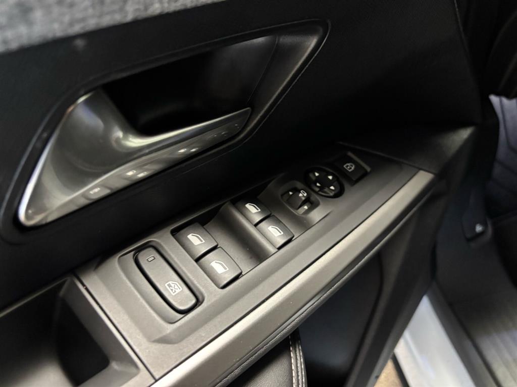 Peugeot e-3008 EL Allure 210HK 5d Aut. - Image 8