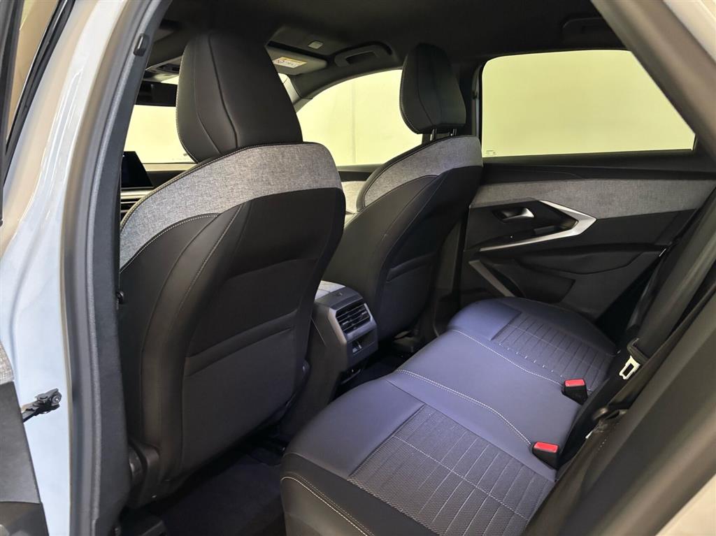 Peugeot e-3008 EL Allure 210HK 5d Aut. - Image 5