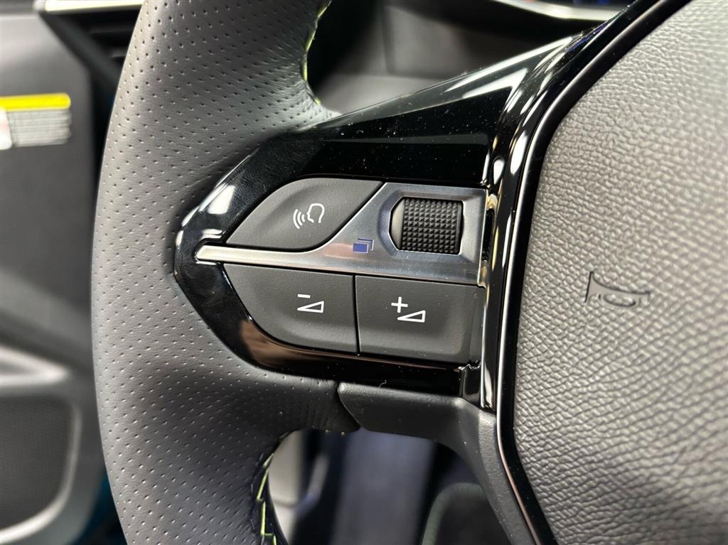 Peugeot e-2008 EL GT 156HK 5d Aut. - Image 13