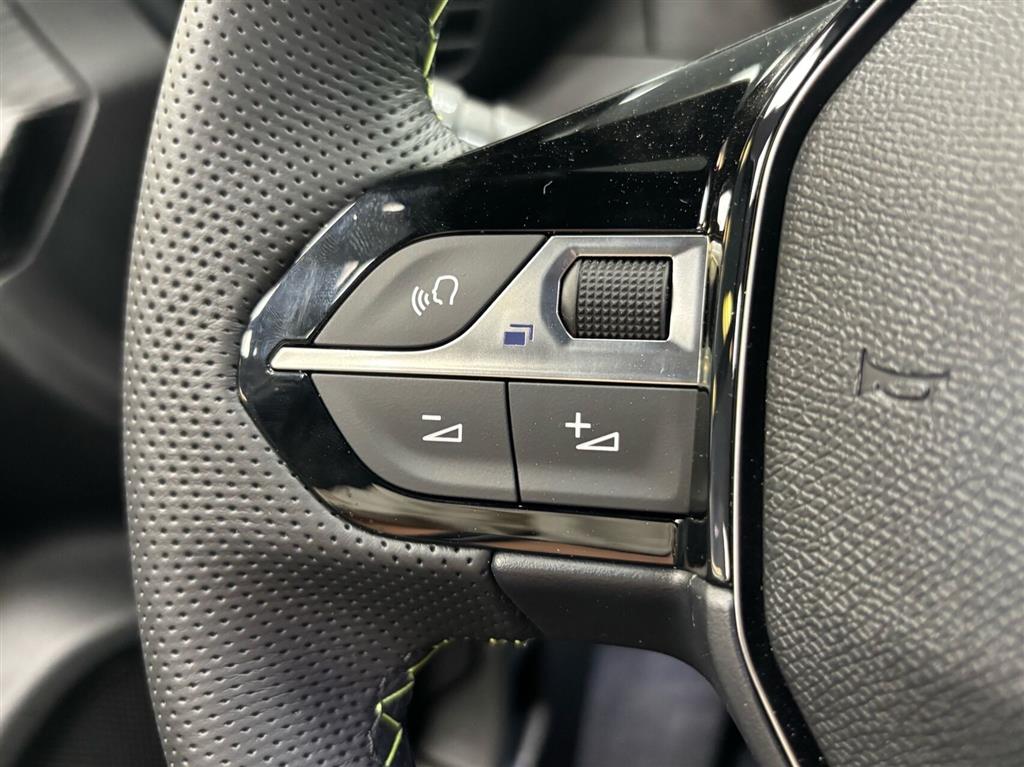 Peugeot e-2008 EL GT 156HK 5d Aut. - Image 12
