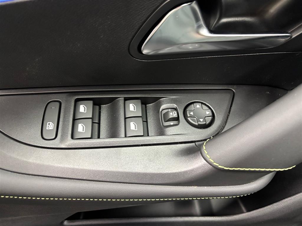 Peugeot e-2008 EL GT 156HK 5d Aut. - Image 17