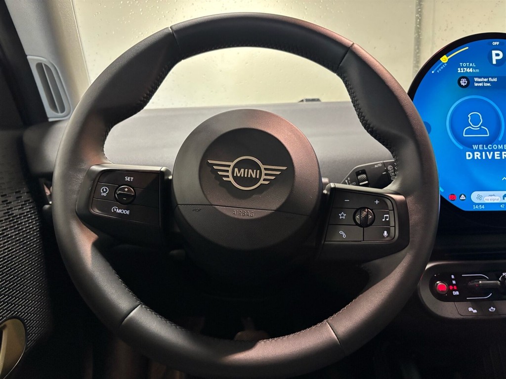 Mini Cooper SE EL Essential Trim Option Level XS 218HK 3d Aut. - Image 6