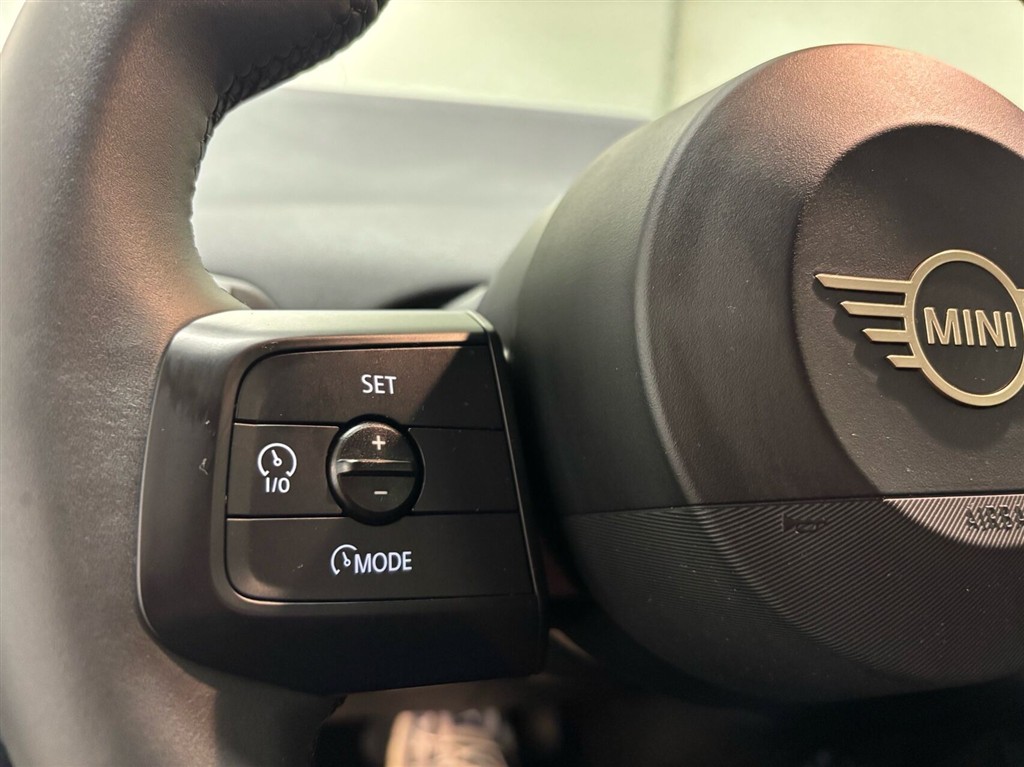 Mini Cooper SE EL Essential Trim Option Level XS 218HK 3d Aut. - Image 8