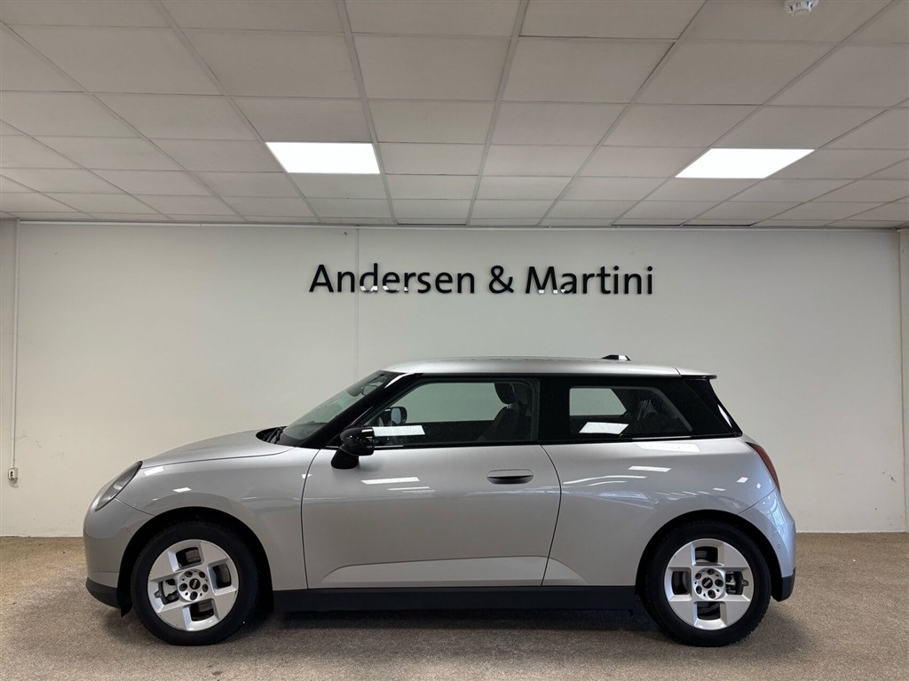Mini Cooper SE EL Essential Trim Option Level XS 218HK 3d Aut. - Image 2