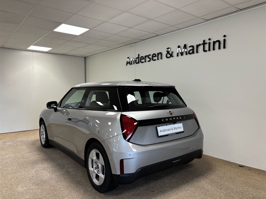 Mini Cooper SE EL Essential Trim Option Level XS 218HK 3d Aut. - Image 3