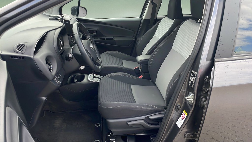 Toyota Yaris 1,5 Hybrid H2 Premium E-CVT 100HK 5d Trinl. Gear - Image 6