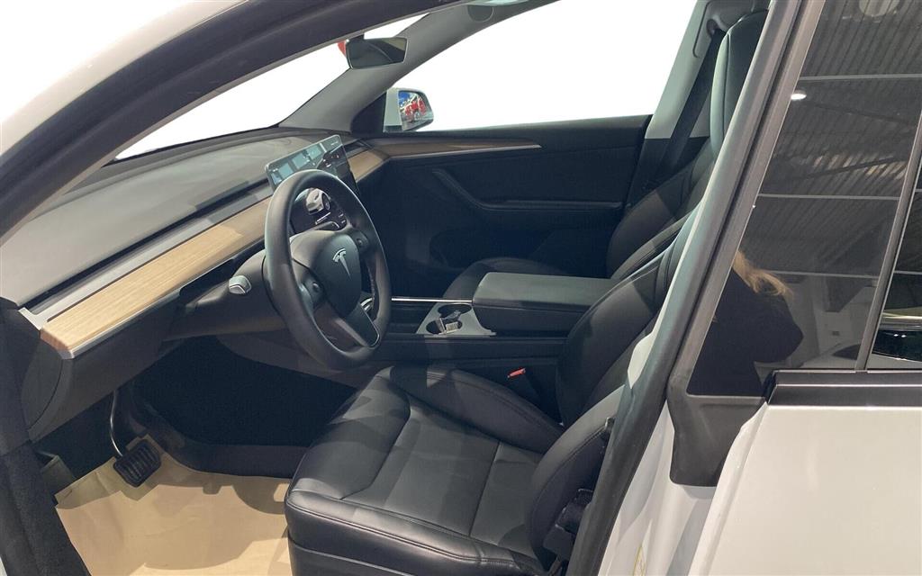 Tesla Model Y EL RWD 299HK 5d Aut. - Image 9
