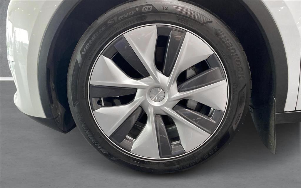 Tesla Model Y EL RWD 299HK 5d Aut. - Image 16