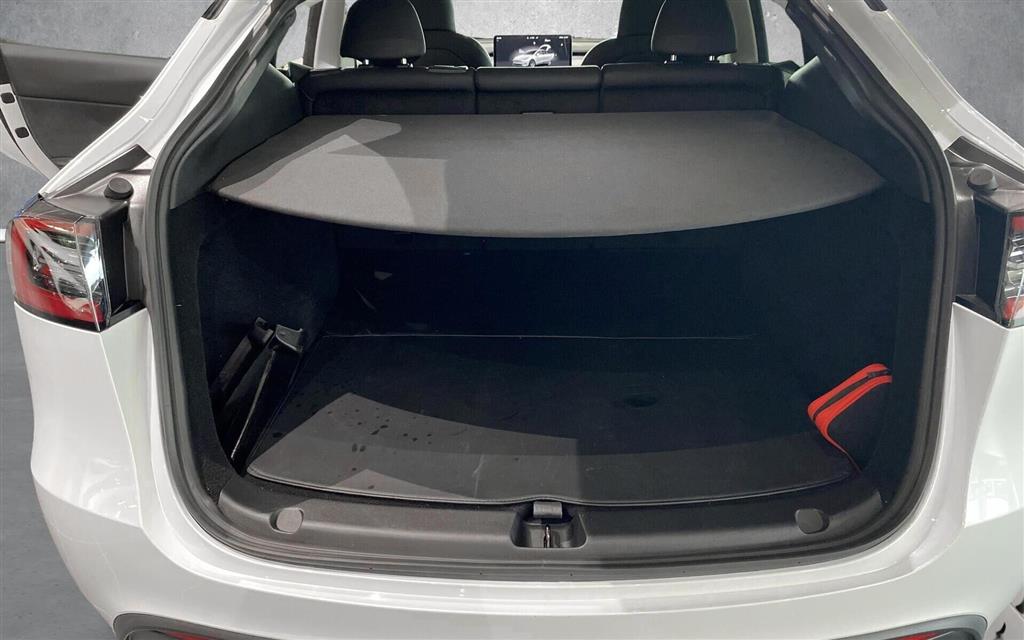 Tesla Model Y EL RWD 299HK 5d Aut. - Image 17
